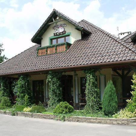 Zajazd Zlota Rybka Andrychów Екстериор снимка